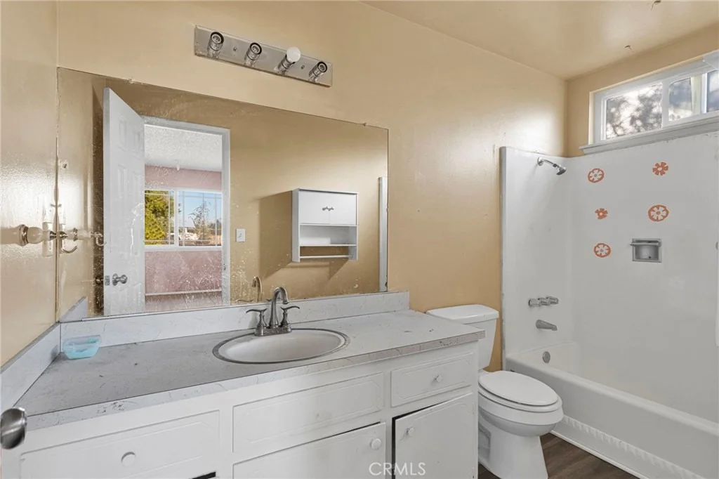 Photo of 17047 Eucalyptus Street