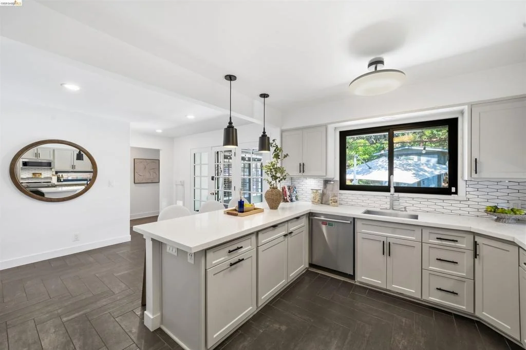 Photo of 5696 Colton Blvd