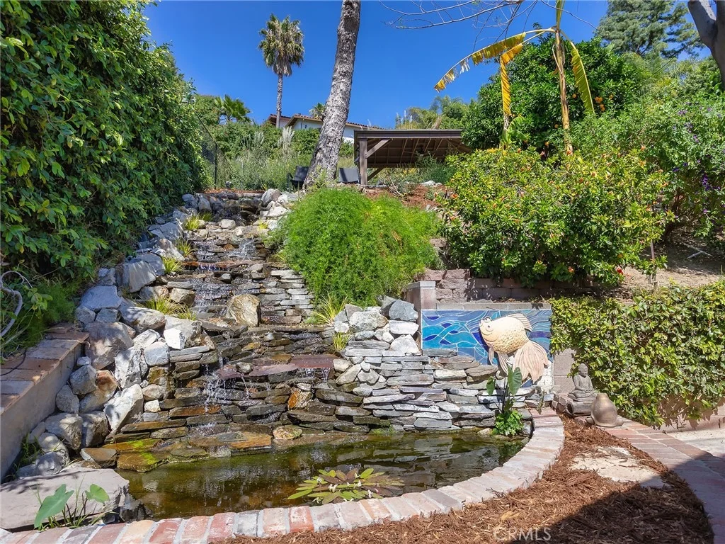 Photo of 1012 N Sunset Canyon Drive