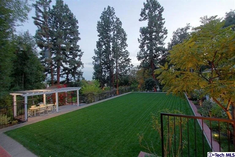Photo of 2463 Ridgeway Road