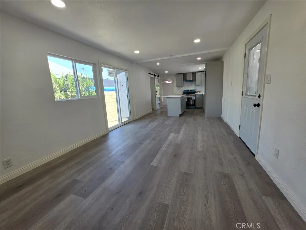 Photo of 4660 Paramount