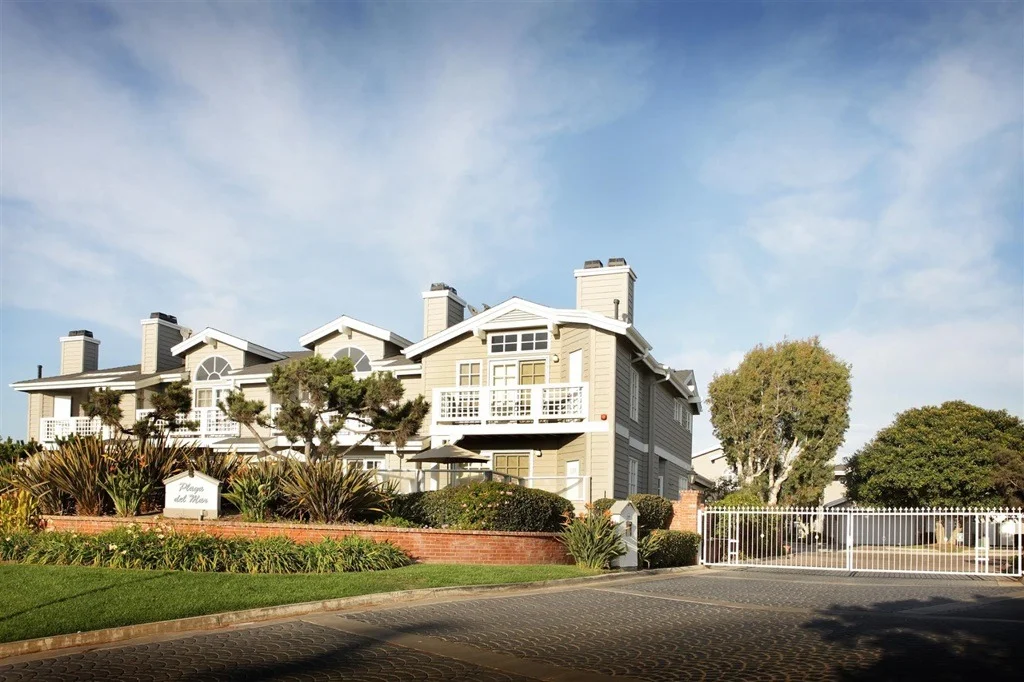 Photo of Unit 1 at 2921 Sandy Pointe