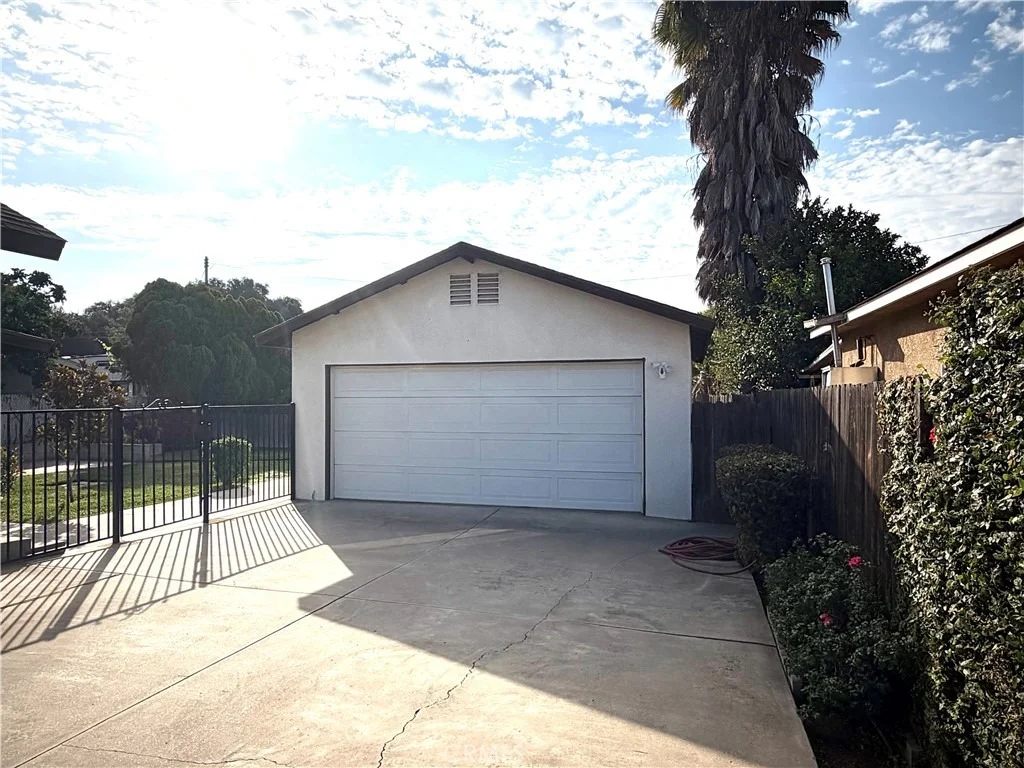 Photo of 1572 Hillcrest