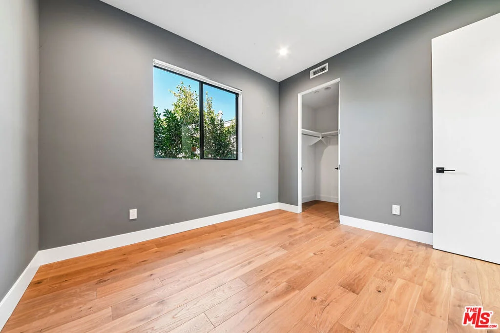 Photo of 1037 Palms Boulevard
