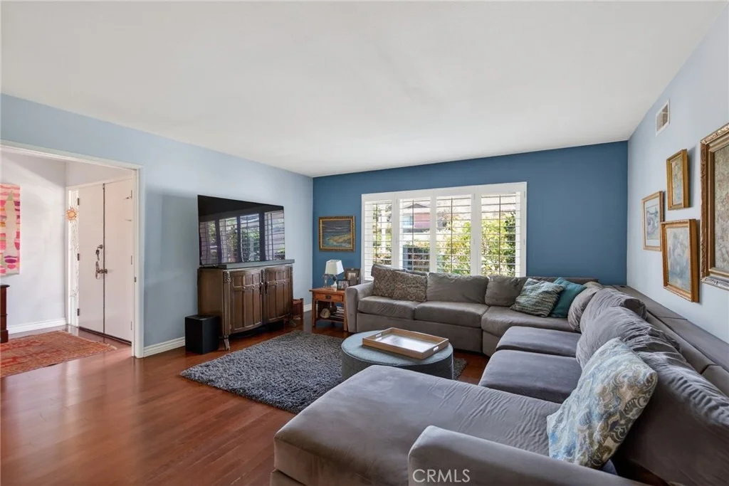 Photo of 5305 Bardwell