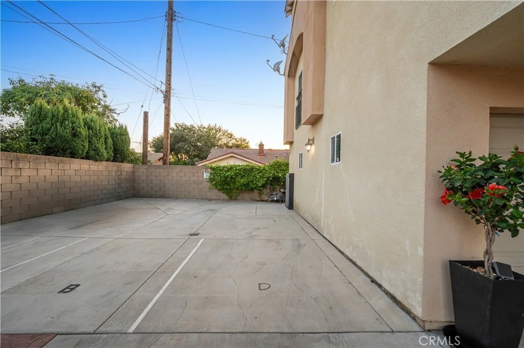 Photo of Unit D at 9882 Broadway