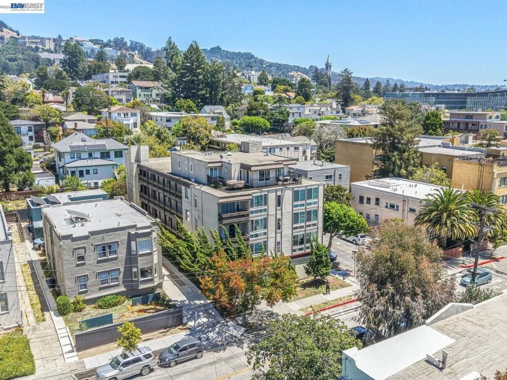 Photo of Unit 2 at 2201 Virginia St