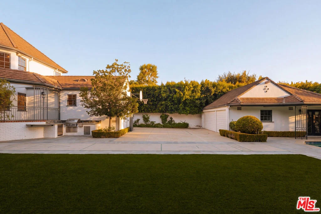 Photo of 628 N Sierra Drive