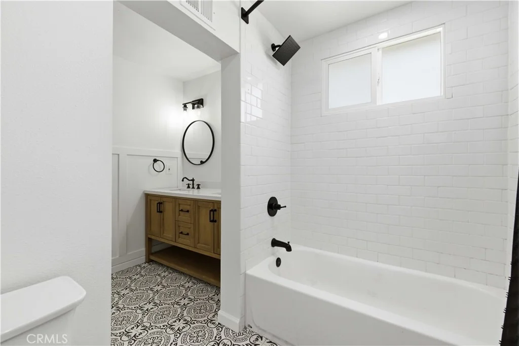 Photo of 37521 Larkin
