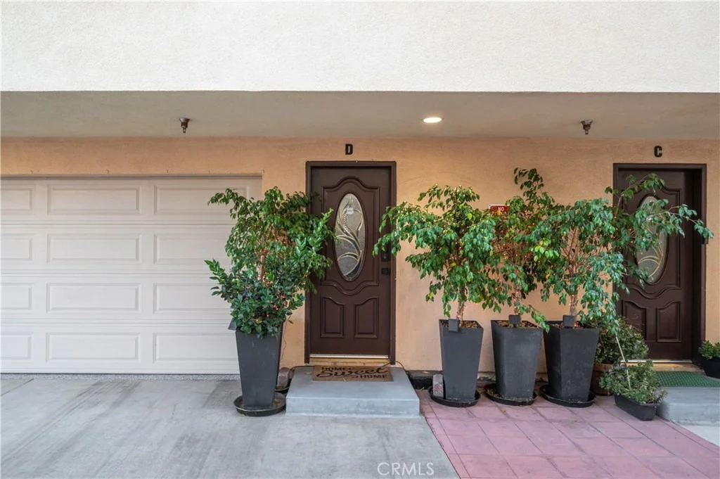 Photo of Unit D at 9882 Broadway