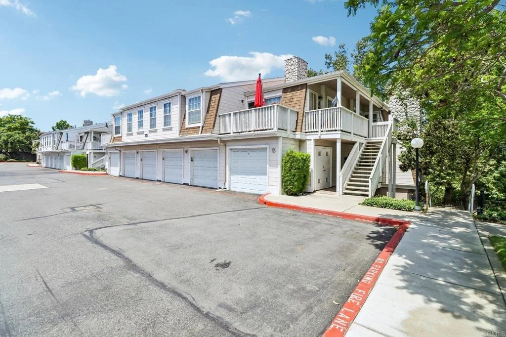 Photo of Unit B at 5070 Via Manos