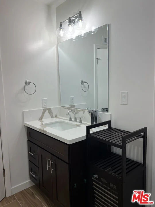Photo of 1412 W Baker Avenue