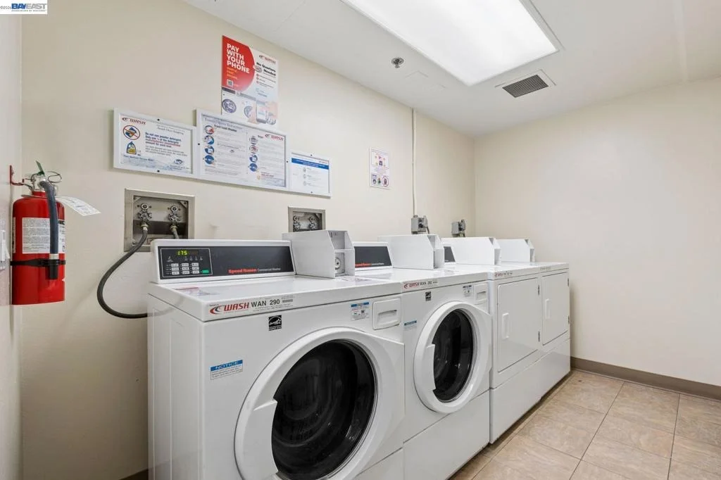 Photo of Unit 546 at 989 Webster Street