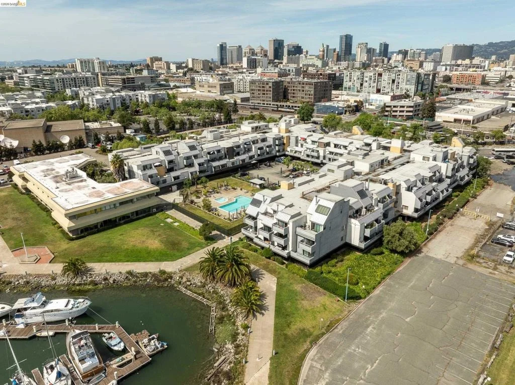 Photo of Unit 353 at 1 Embarcadero