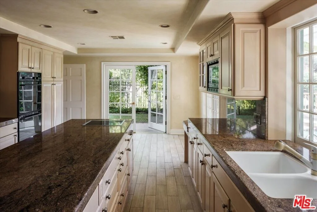 Photo of 2573 Benedict Canyon Drive