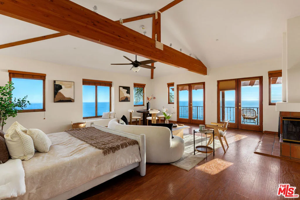 Photo of 4240 Avenida De La Encinal