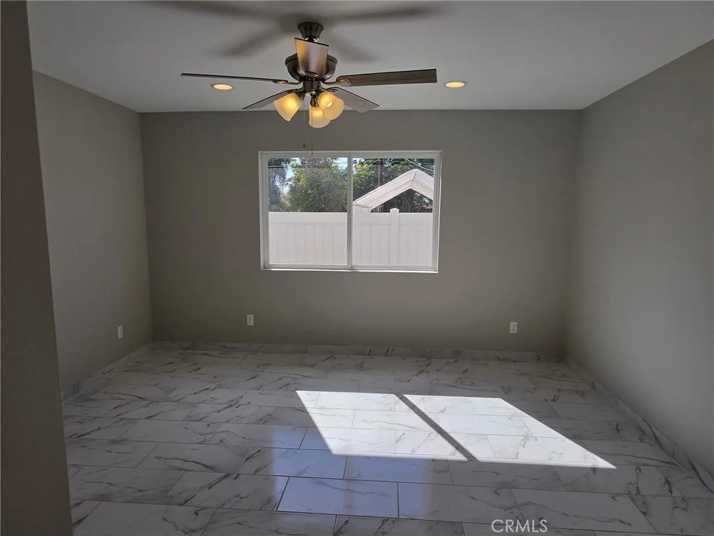 Photo of 419 W Devonshire Avenue