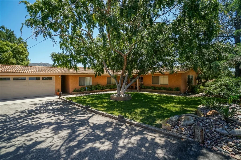 Photo of 3235 Loma Vista Dr