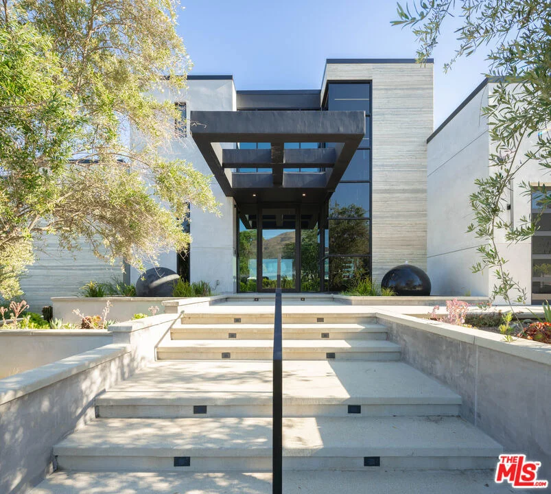 Photo of 23917 Malibu Road