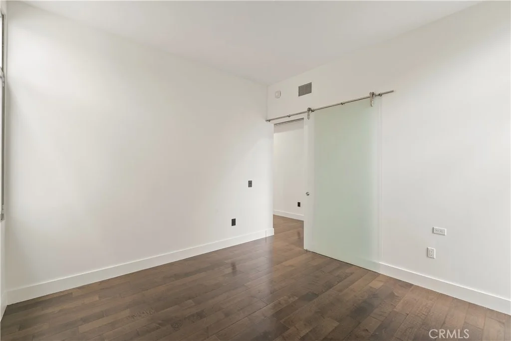 Photo of Unit 408 at 433 Pine