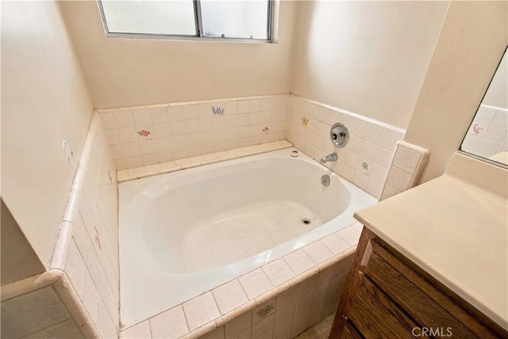 Photo of 2043 N Maple