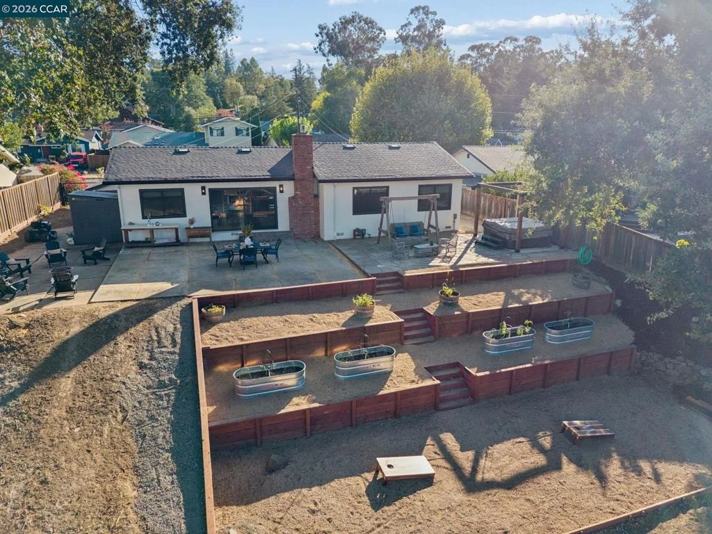 Photo of 1441 Center Ave