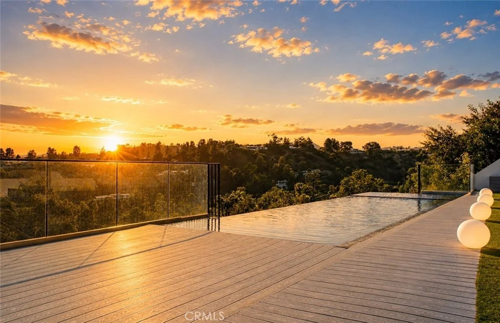 Photo of 9459 Beverly Crest