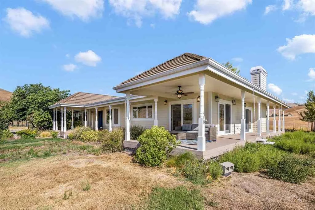 Photo of 9050 Highland Rd
