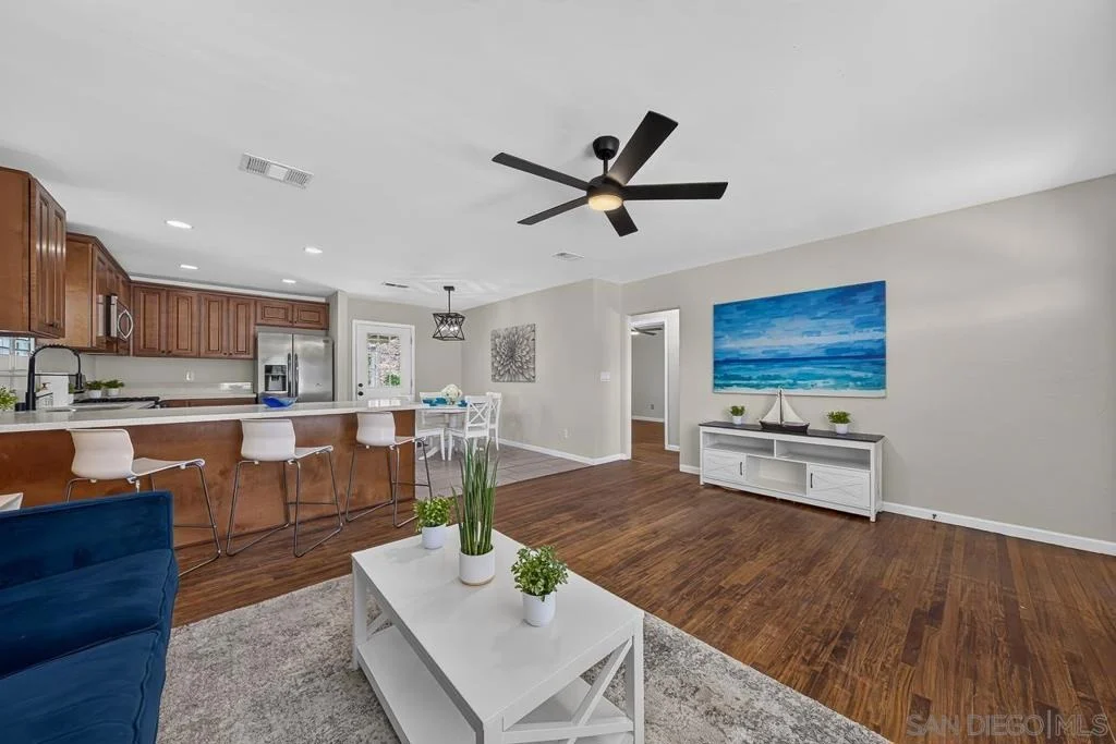 Photo of 7282 University Avenue
