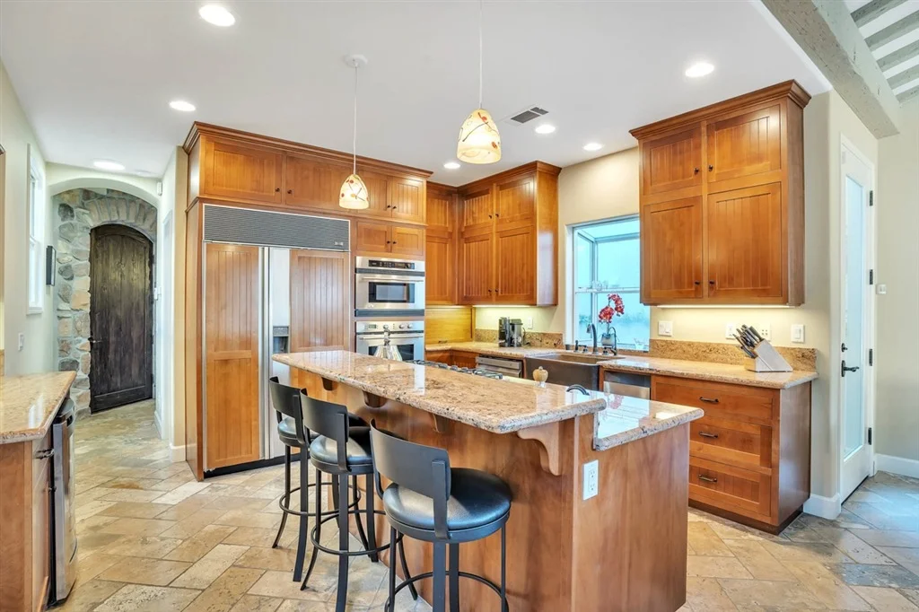 Photo of 320 F Ave