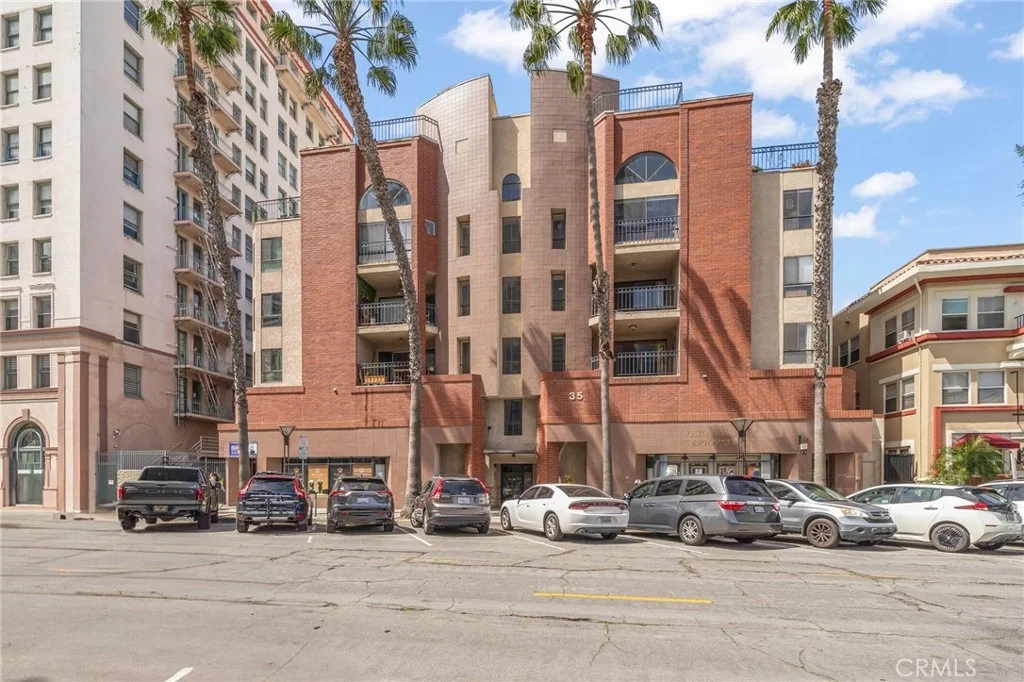 Photo of Unit 302 at 35 Linden