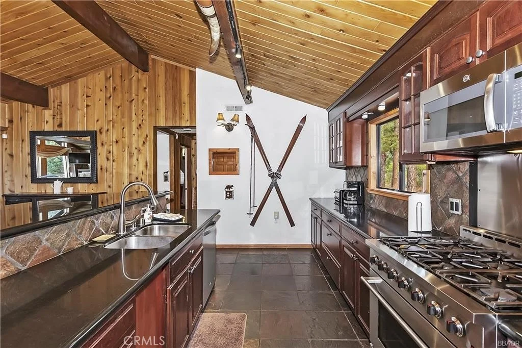 Photo of 43939 Yosemite Drive