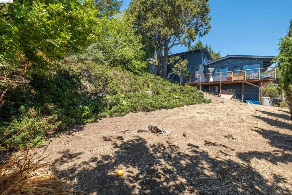 Photo of 1072 Sterling Ave
