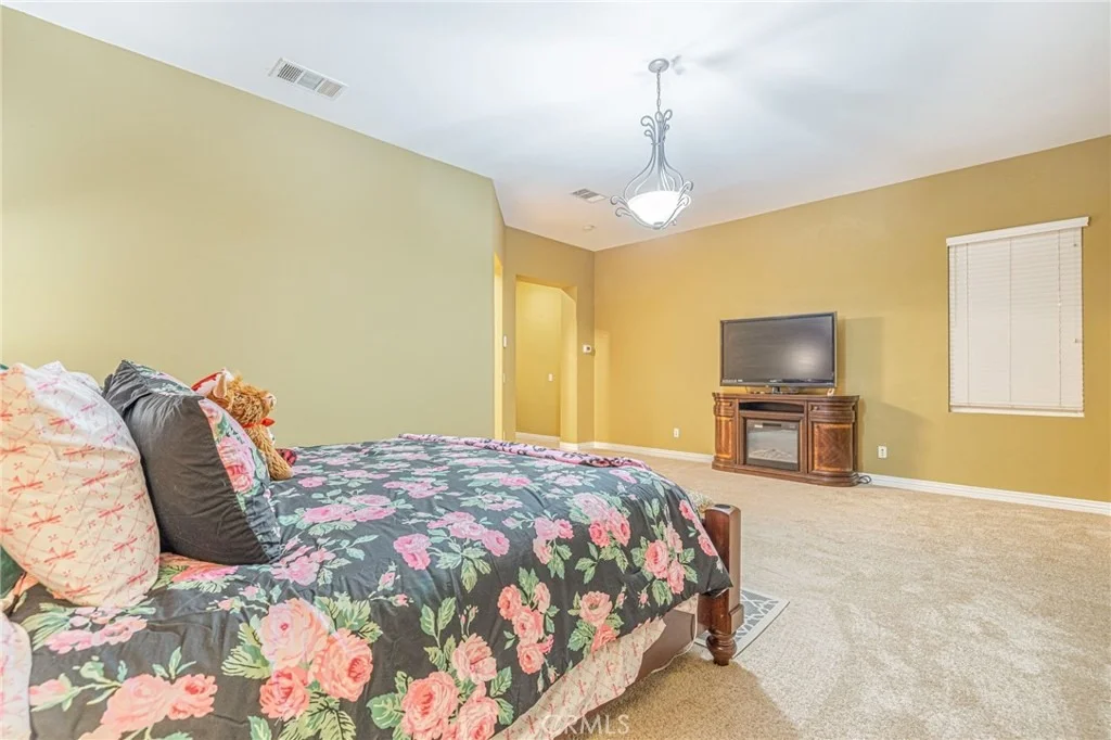 Photo of 33442 Desert Road