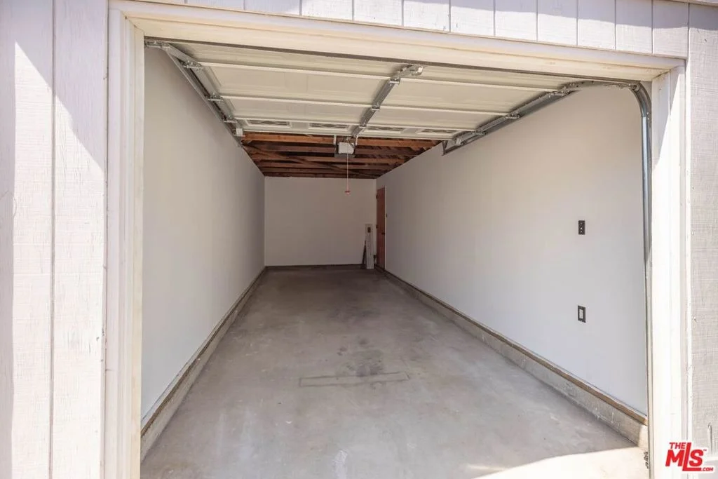 Photo of 231 W Cedar Avenue