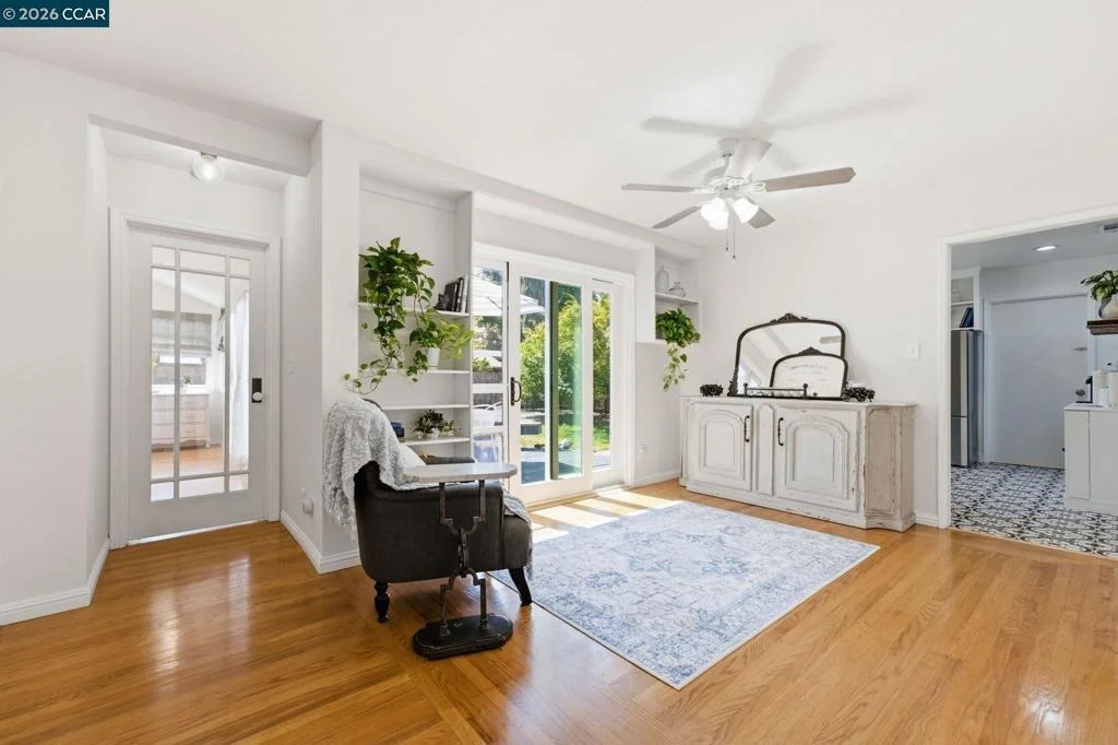 Photo of 8 Lander Dr