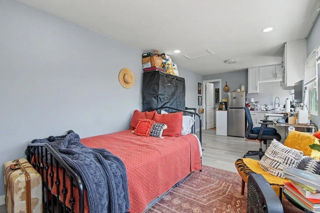 Photo of 2610 Helix St.
