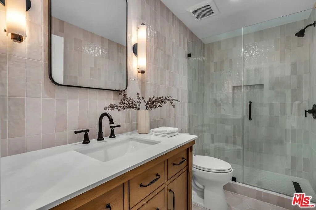Photo of 3225 Iredell Lane
