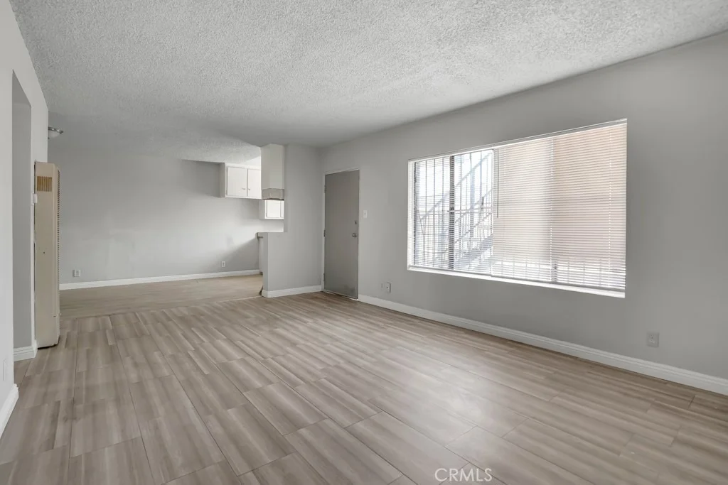 Photo of 116 E Alondra
