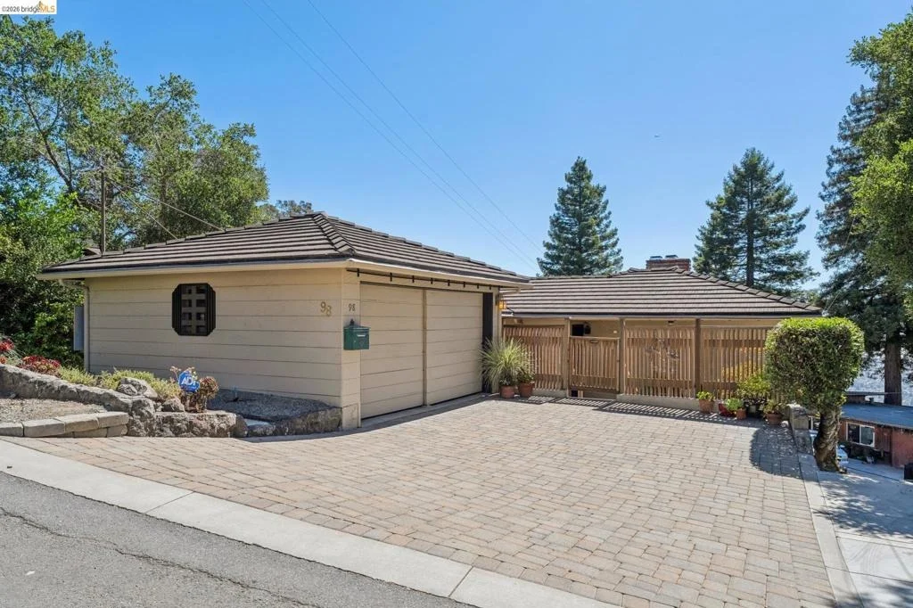 Photo of 98 Fairlawn Dr
