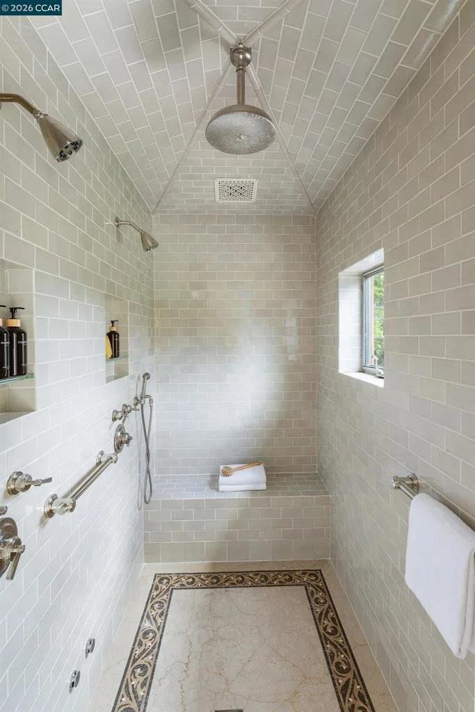 Photo of 280 Indian Rd