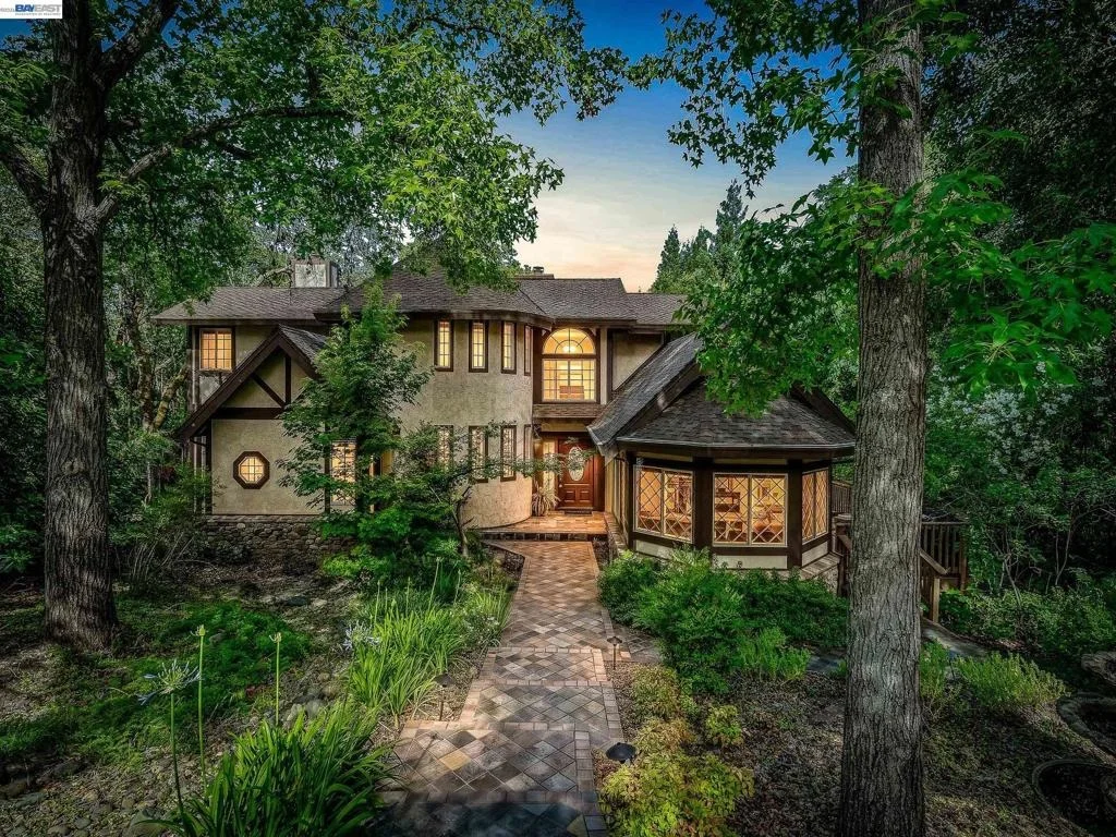 Photo of 8681 Winding Way