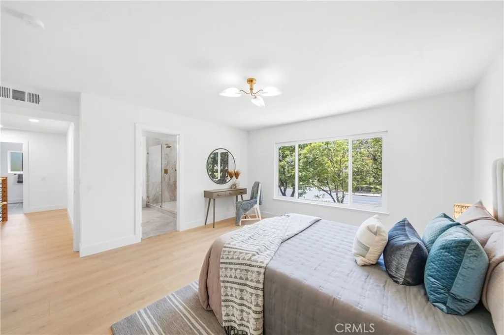 Photo of 137 S Thistle Road