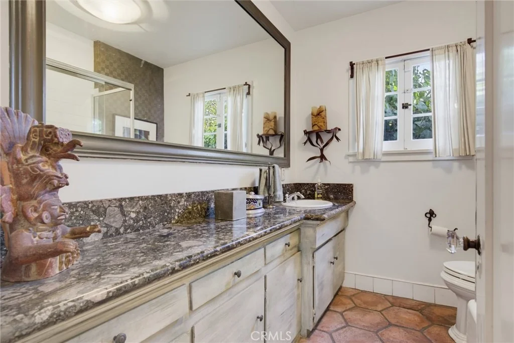 Photo of 2243 Cloverfield Boulevard