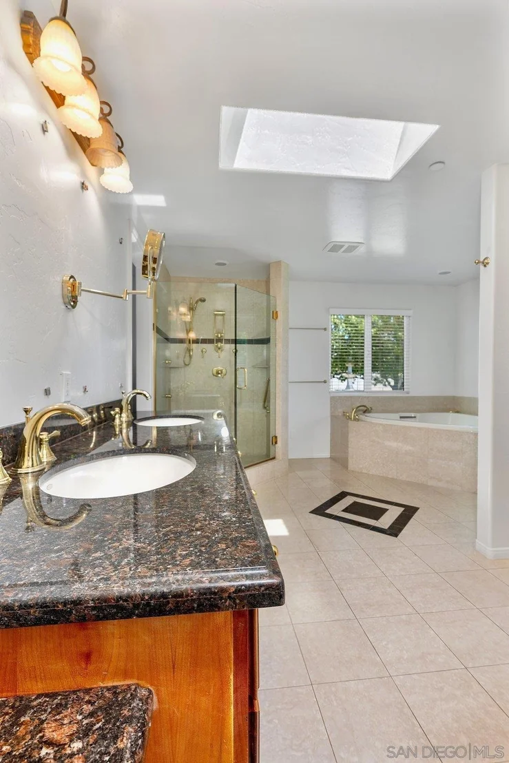 Photo of 411 Leclair