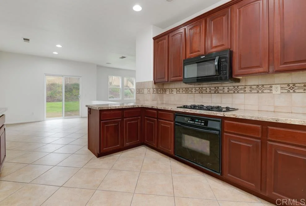 Photo of 870 Avenida Abeja