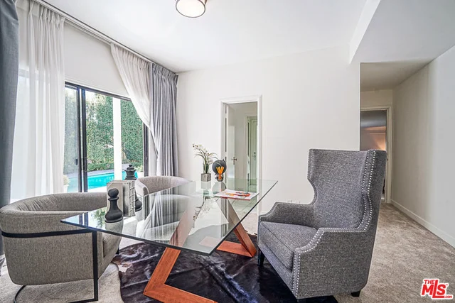 Photo of 517 N Rodeo Drive