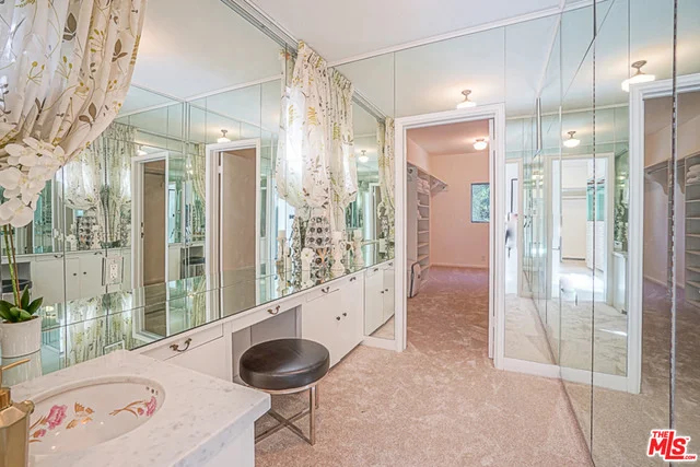 Photo of 517 N Rodeo Drive