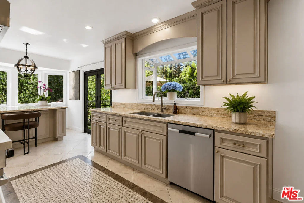 Photo of 2300 Benedict Canyon Drive