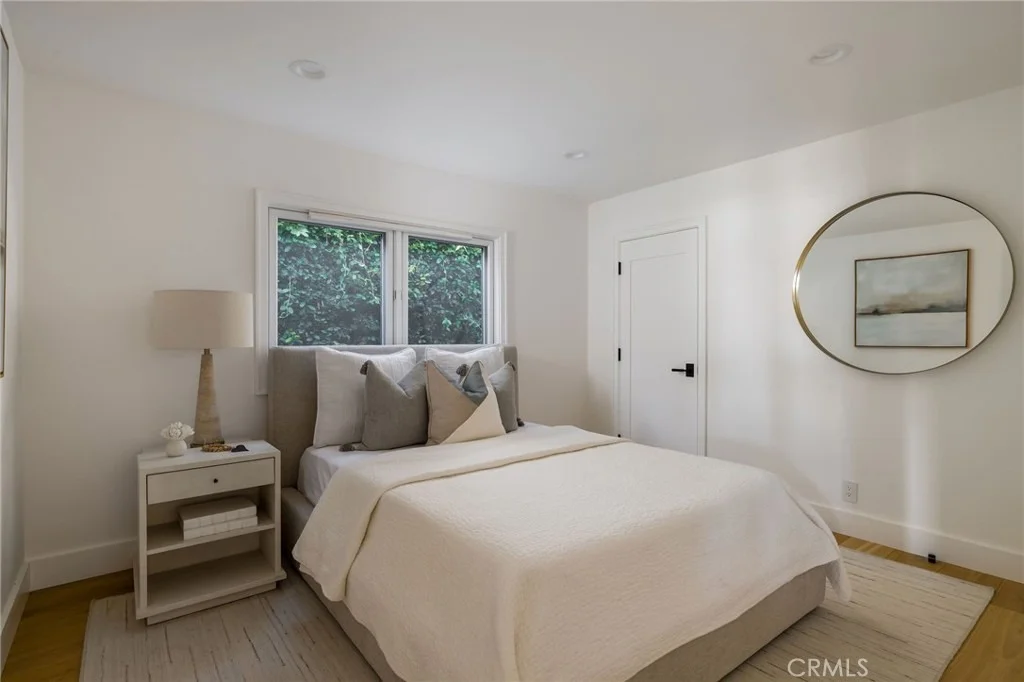 Photo of 2572 Bayshore Drive